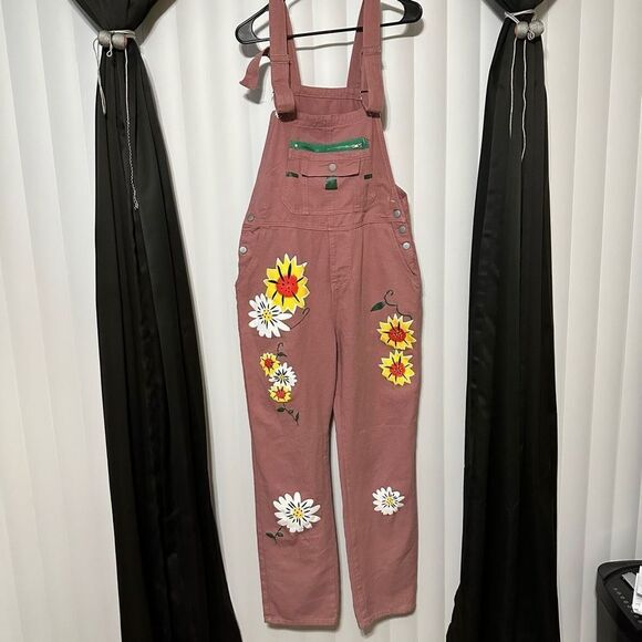 No brand overalls , cute, dusty rose colored with detailed flowers , 2 front poc - Picture 1 of 6